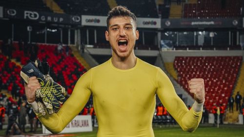 Gaziantep FK'da Mustafa Burak'tan örnek hareket